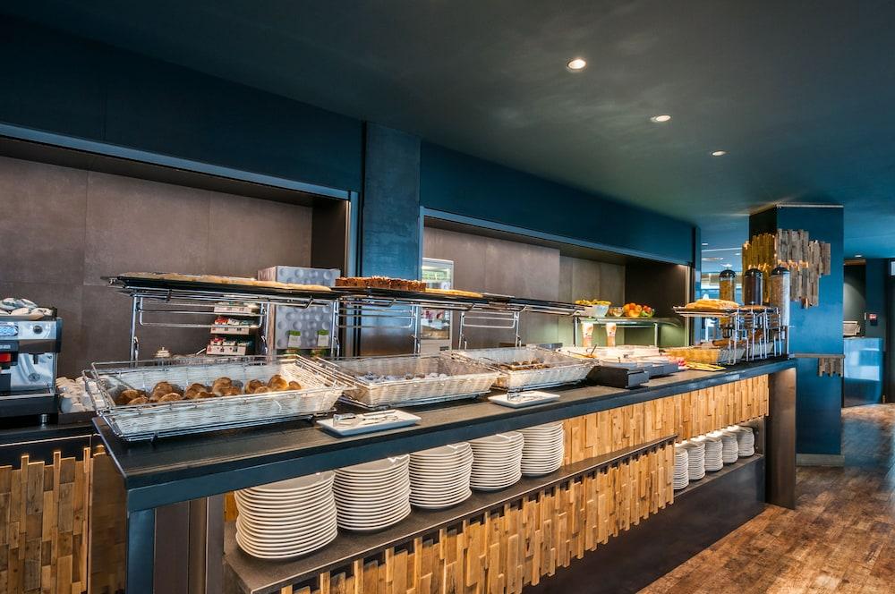 فندق يوروستارز ماريفينت ميورقة المظهر الخارجي الصورة Breakfast buffet at the hotel