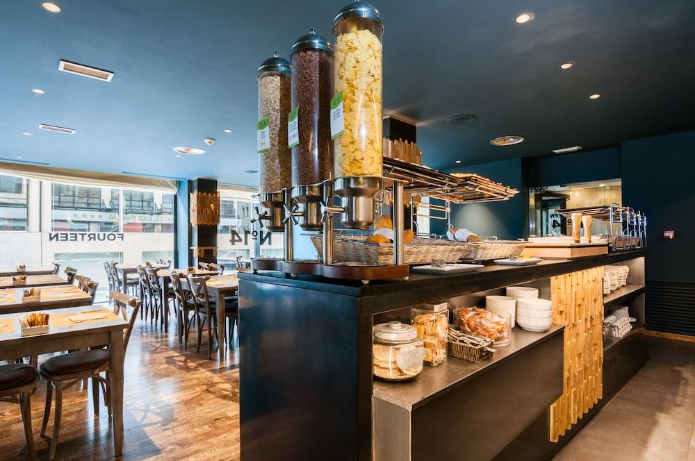 فندق يوروستارز ماريفينت ميورقة المظهر الخارجي الصورة Breakfast buffet at the hotel