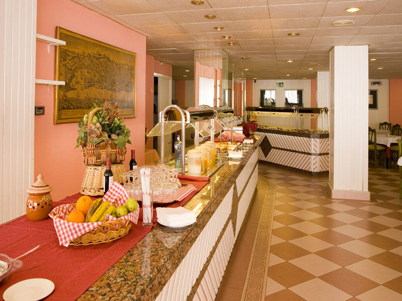 فندق يوروستارز ماريفينت ميورقة المطعم الصورة Breakfast buffet in a hotel